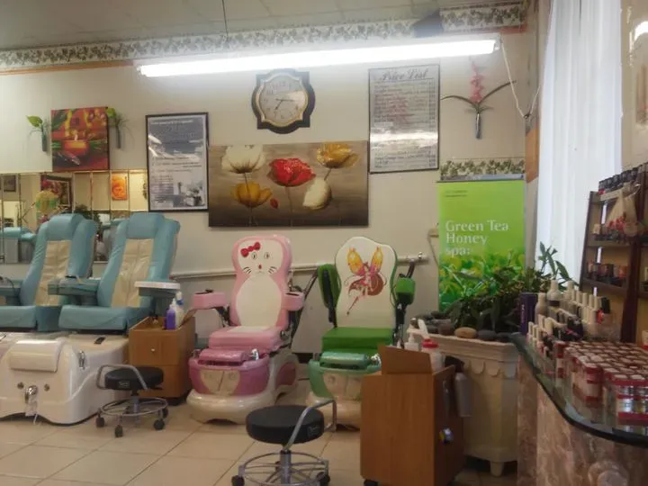 https://cdn.salonspotlight.com/photos/WTbbYKJgqDcSIvTP400H/777015d3-6d40-4d7a-8bdf-4d026feb2258_720x720