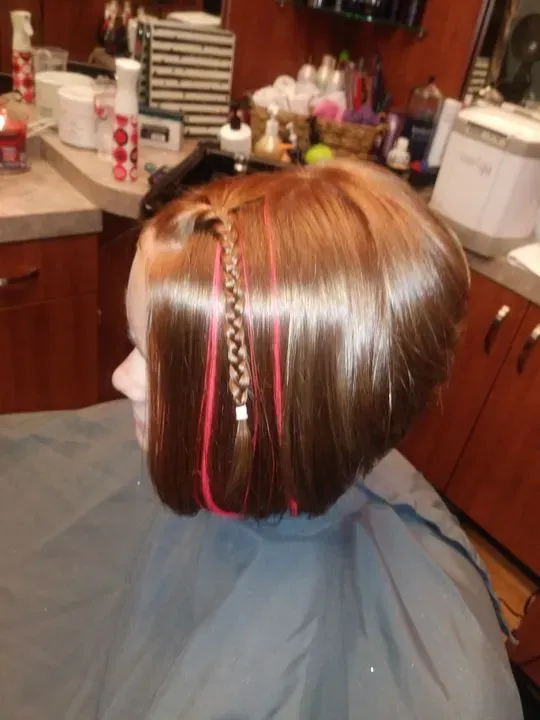 https://cdn.salonspotlight.com/photos/WUe1sumplBUcFqRPDdMS/01baa872-03bf-4bff-ba91-d7b2ef82636c_720x720
