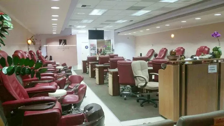 https://cdn.salonspotlight.com/photos/WWheH0Asv3DufyeeQ88v/531d1994-f5d8-4eed-b16e-573d20126190_720x720
