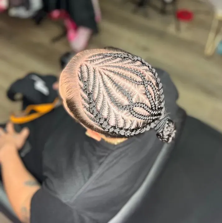 https://cdn.salonspotlight.com/photos/WXewbI5QS1tfjrrZdOvn/bbd0ffb8-dfe5-40b2-af8a-0196d26800f9_720x720