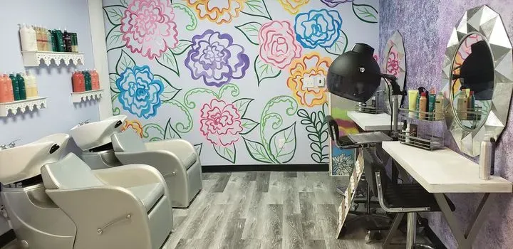 https://cdn.salonspotlight.com/photos/WYjbWOSr3VGGwx1ZXjHr/85646674-9555-4205-af01-49f538db5226_720x720