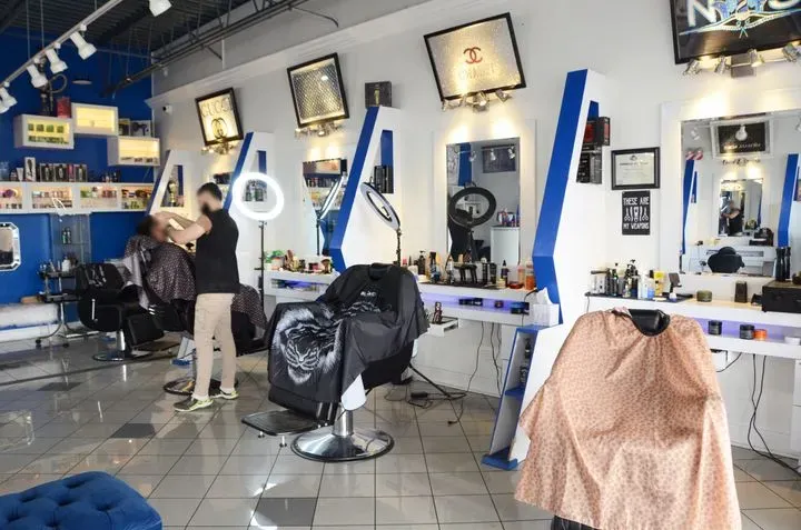 https://cdn.salonspotlight.com/photos/WZu6eF5D0hly7m37NvYE/90ba6ff7-b8f2-4356-994f-e0d828cfc953_720x720