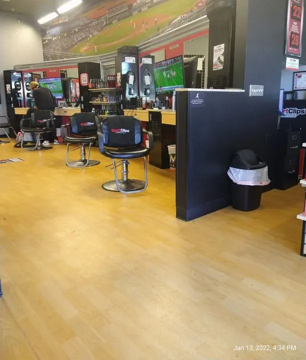 https://cdn.salonspotlight.com/photos/Wa2L6ZquT2Xo8ypzij2r/4f87754b-2cb8-4655-9cb7-f3e9a7b3c21b_720x720