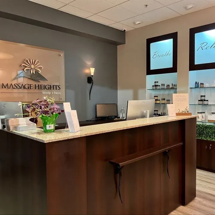 https://cdn.salonspotlight.com/photos/WdZTzUkjq8YgNnUs7POX/f8620986-fde3-4930-aaab-02b6f10bd443_720x720