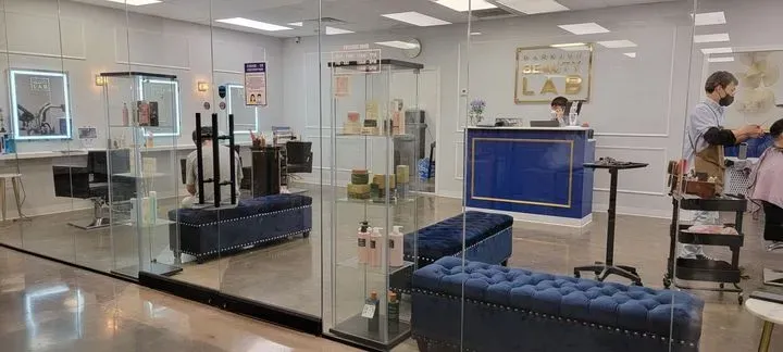 https://cdn.salonspotlight.com/photos/WfTAjW5QWsmkVN2Ud4lD/1faef8e5-b1fd-4821-8337-38e87809ef57_720x720