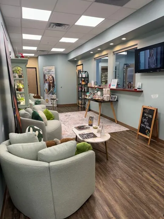 https://cdn.salonspotlight.com/photos/Wg6rN2mSQZgoJJ91PtmK/58f0b28d-64da-4dc9-9ac6-f1deeed4a272_720x720