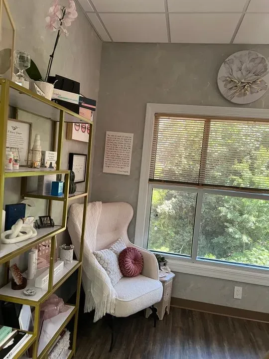 https://cdn.salonspotlight.com/photos/Wg6rN2mSQZgoJJ91PtmK/76ea4293-f48b-4ae6-9fba-d76cf504b48b_720x720