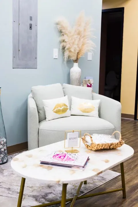 https://cdn.salonspotlight.com/photos/Wg6rN2mSQZgoJJ91PtmK/dbd1a674-c499-4985-a8a9-50c0fff84919_720x720