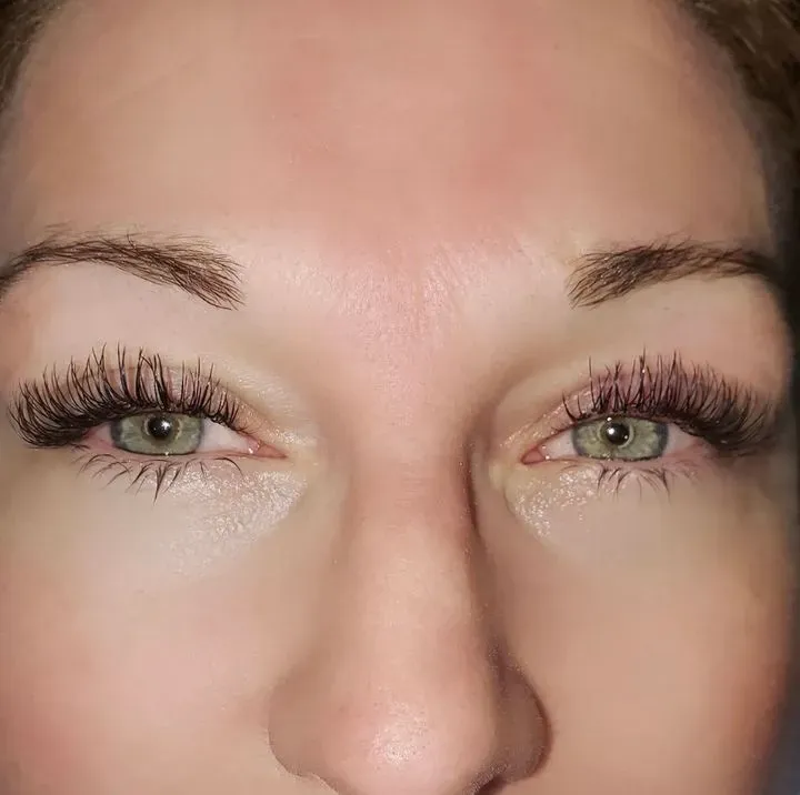 https://cdn.salonspotlight.com/photos/WiajhFRSreSlFtQtAbNX/5b8a32f7-88bc-49e1-be92-0cfe040590ad_720x720