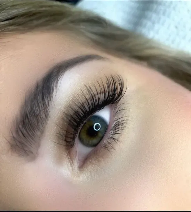 https://cdn.salonspotlight.com/photos/WiajhFRSreSlFtQtAbNX/6c9cb3e7-4009-4c0c-914b-e07fb46ac2b9_720x720
