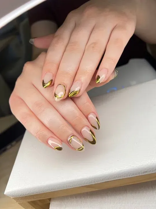 https://cdn.salonspotlight.com/photos/WinC1cZfQjBIWwj6apT4/18adcc4a-ea61-4db4-b4c3-6fb3945a96f9_720x720