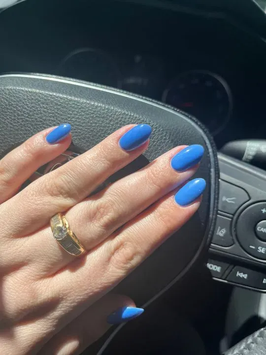 https://cdn.salonspotlight.com/photos/WinC1cZfQjBIWwj6apT4/ae52068b-0c6d-4336-8e52-c67fc7e14815_720x720