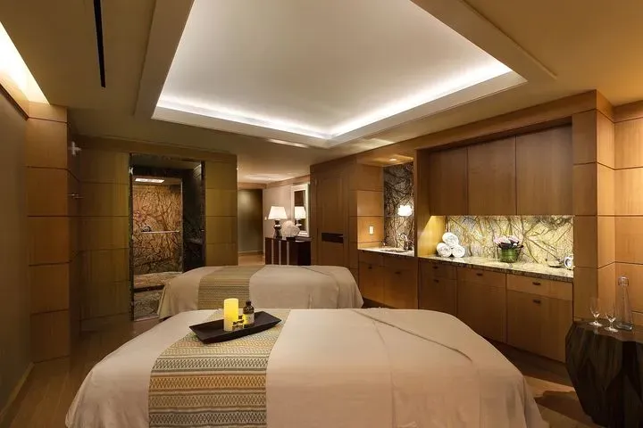 https://cdn.salonspotlight.com/photos/WjFVL2ye6hrivO1LeABi/5360a56f-8e69-45a3-bb73-f1e58ae67d36_720x720