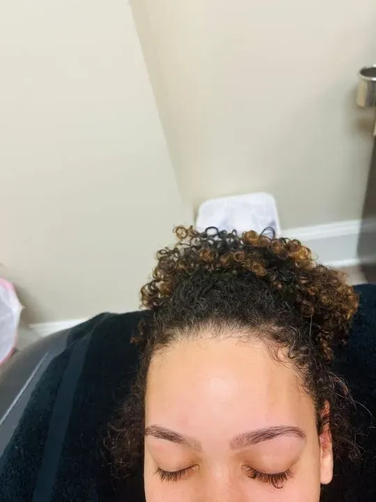 https://cdn.salonspotlight.com/photos/Wk8x68vtO5MiWBkdxUP2/0bbf6868-1a31-4bf6-84cc-ca28814dceb7_720x720
