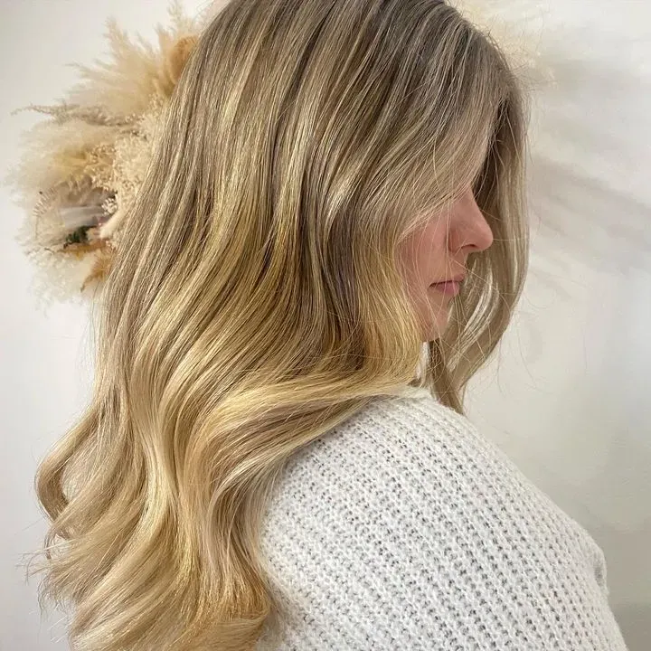 https://cdn.salonspotlight.com/photos/WlOxsa9a3pbNrWOI6iQM/5e8bc5ba-da51-4321-9f78-91c1cfbac7bf_720x720