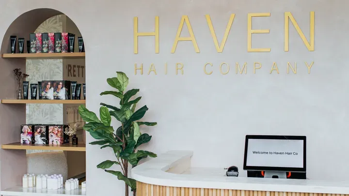 https://cdn.salonspotlight.com/photos/WlyKJhhdI4BIlDVlWg4E/21a22648-de46-4ca6-be95-9af48fb77089_720x720