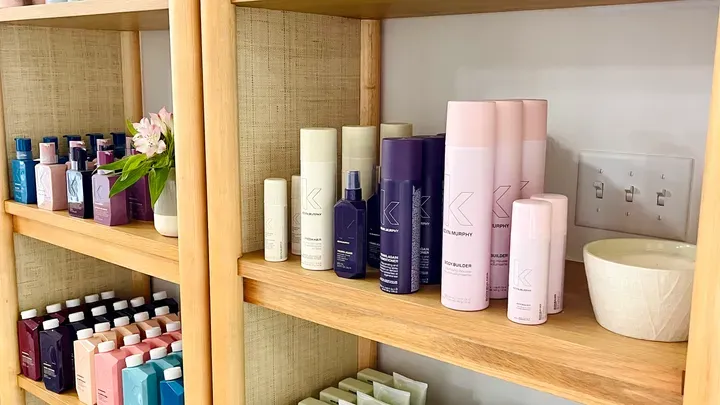 https://cdn.salonspotlight.com/photos/WlyKJhhdI4BIlDVlWg4E/b897b479-584b-4875-98ed-ad372d25b557_720x720