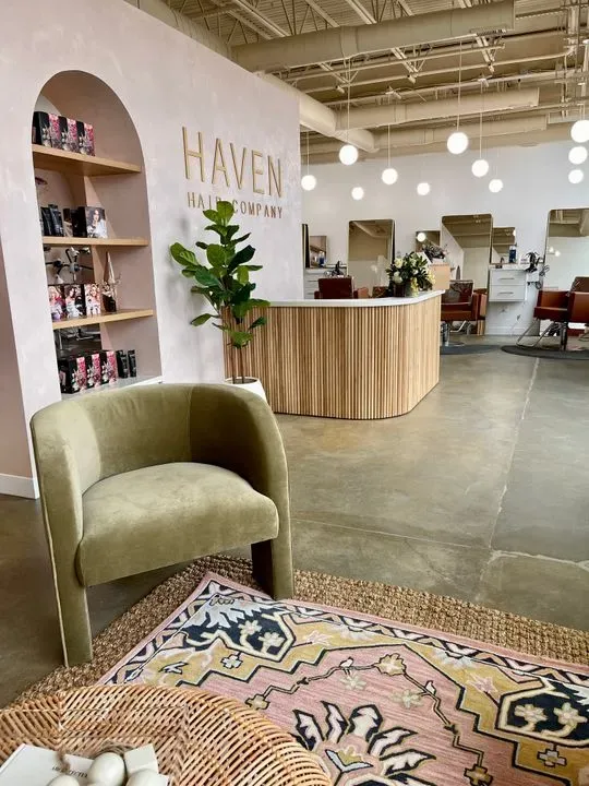 https://cdn.salonspotlight.com/photos/WlyKJhhdI4BIlDVlWg4E/d65be03e-0262-44a3-a205-67db2a5a0948_720x720