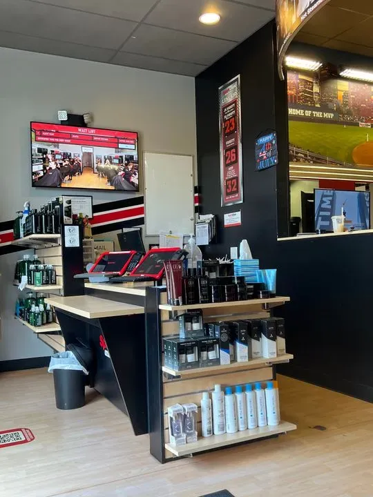 https://cdn.salonspotlight.com/photos/Wm7N57SSCFVR619LAhXO/3baa8755-dd4c-445f-97dc-e4dd1d261397_720x720