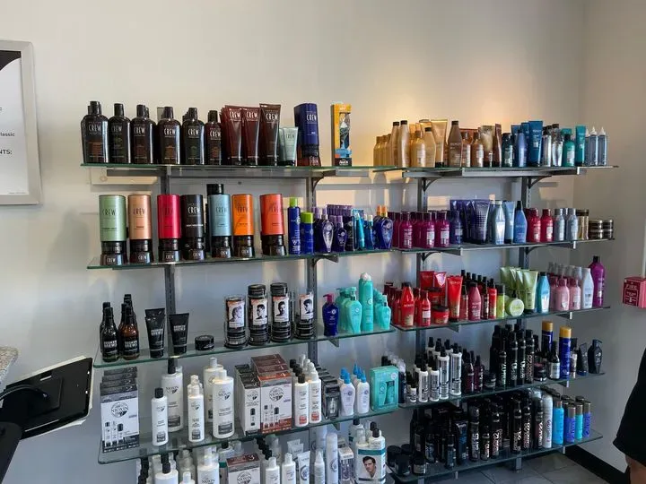 https://cdn.salonspotlight.com/photos/WmFriRsHRp4nlfFSsRiJ/af852394-dee4-40c0-9b7b-e8167b86898d_720x720