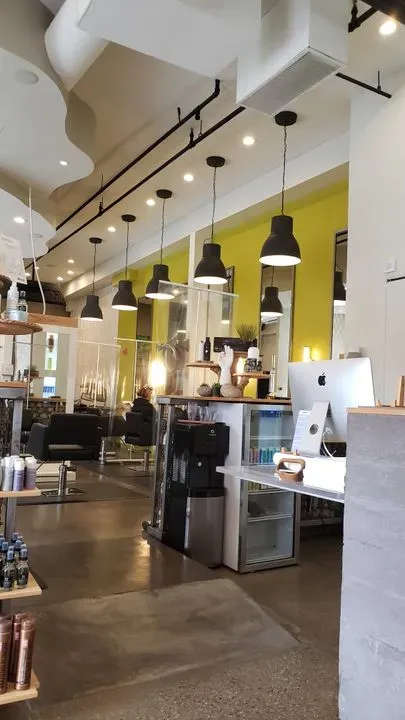 https://cdn.salonspotlight.com/photos/WmxJ0a8mf74gDouDGmho/f09744b4-73df-433e-872f-e3529c77b55f_720x720