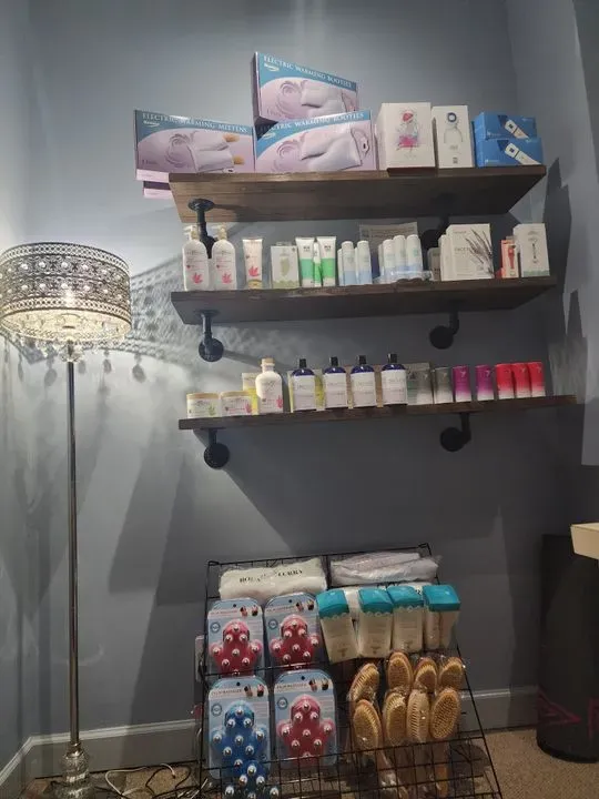 https://cdn.salonspotlight.com/photos/WntvnaZ9uzYsqKpSxKCj/c0e5fa35-5e49-4753-8f77-e3790e00b2c0_720x720