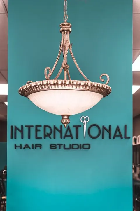 https://cdn.salonspotlight.com/photos/WtFf3wzjTrf3ak4UkeTq/09cf2d78-7667-4a72-8f83-8867cea01210_720x720