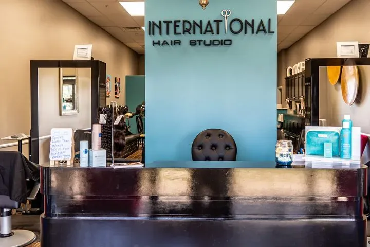 https://cdn.salonspotlight.com/photos/WtFf3wzjTrf3ak4UkeTq/d3bdc2a4-3a1b-47b6-85af-cd2c6e353c13_720x720
