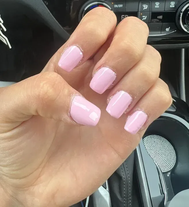 https://cdn.salonspotlight.com/photos/WuvW3U4SDTT74GnTBp6Q/05667d43-09d2-48fe-ae13-9f9b9535d385_720x720