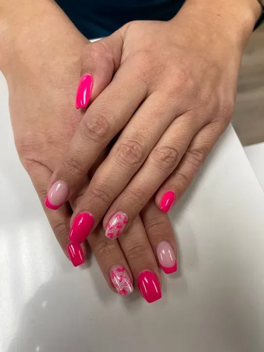 https://cdn.salonspotlight.com/photos/WwDh3V5m4AdvctpgItwG/e6f1285d-89c4-4a2f-8e9b-1f0aee973db8_720x720