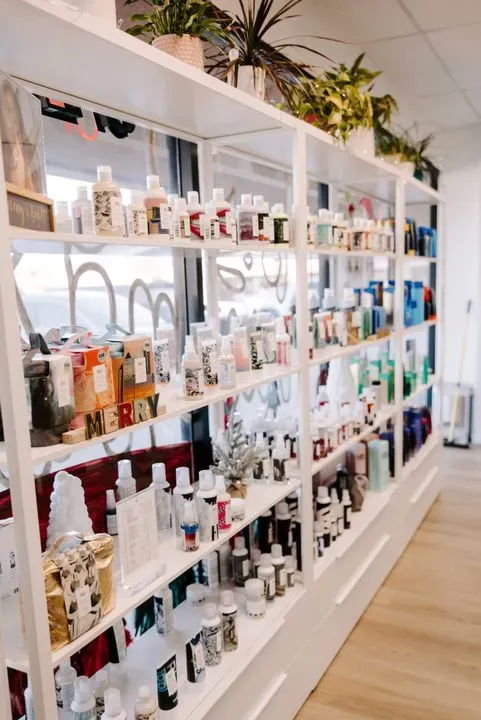 https://cdn.salonspotlight.com/photos/Wx9P9rLuATli1Kl540hg/3634b3d0-163c-4409-983d-c36731b598b6_720x720