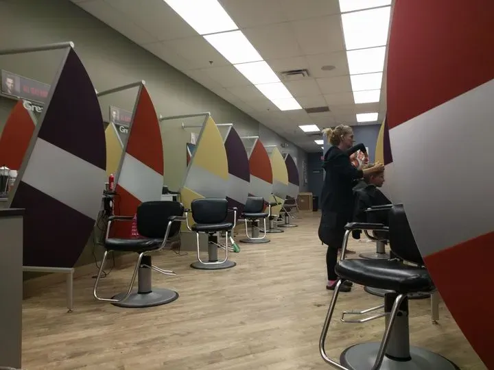 https://cdn.salonspotlight.com/photos/WxqF7Dn1Z9RPRqgKXwV8/84a8a883-f37c-4bf9-8cbd-0caf9bb64249_720x720