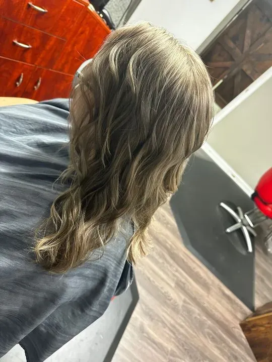 https://cdn.salonspotlight.com/photos/Wzb0FeMN2F9UbfSpqHFy/6d22a991-44c1-4ce6-a4d3-8d717d3f5b7d_720x720
