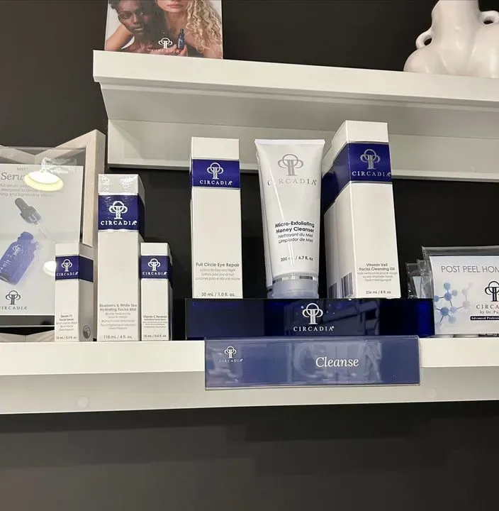 https://cdn.salonspotlight.com/photos/X0PHqMnFaELO9YTyNbYF/513619ab-132d-4616-82ac-ffac87000f57_720x720