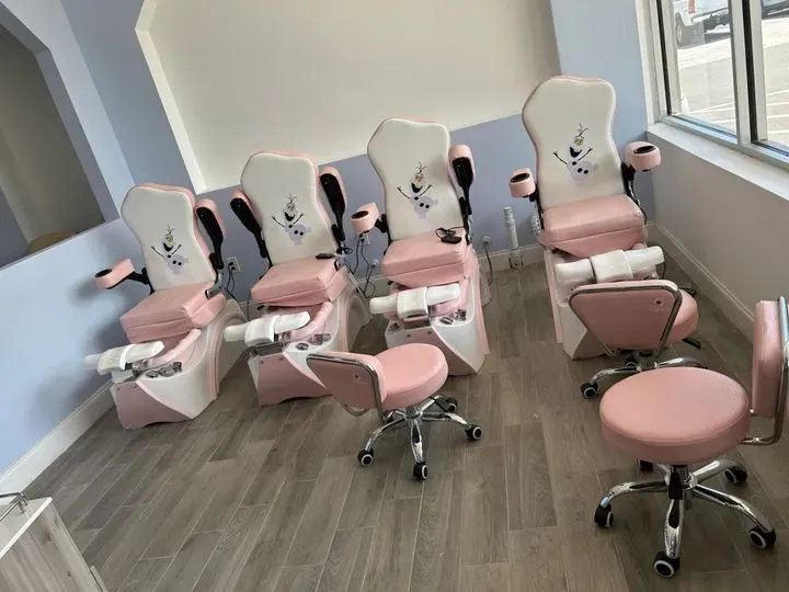 https://cdn.salonspotlight.com/photos/X2XlNsNYcNhzqUnfttFi/58b6c53f-3e0d-4fcb-8d4c-532154a12dd9_720x720