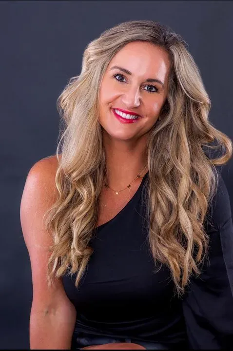 https://cdn.salonspotlight.com/photos/X30Dq9EXAntFFcSYjWPs/aa784c93-b3ed-4219-844f-08f96d804685_720x720