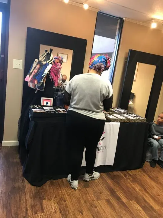 https://cdn.salonspotlight.com/photos/X60HgPzHtox4ax3DbGgP/9b81066a-a6ee-4832-af21-f7a039709463_720x720
