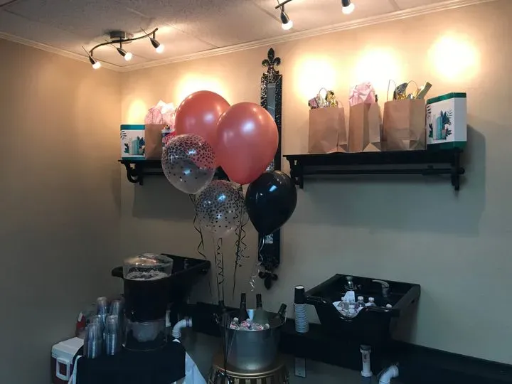 https://cdn.salonspotlight.com/photos/X60HgPzHtox4ax3DbGgP/f279c529-abd5-470f-922b-6c889c77af0e_720x720
