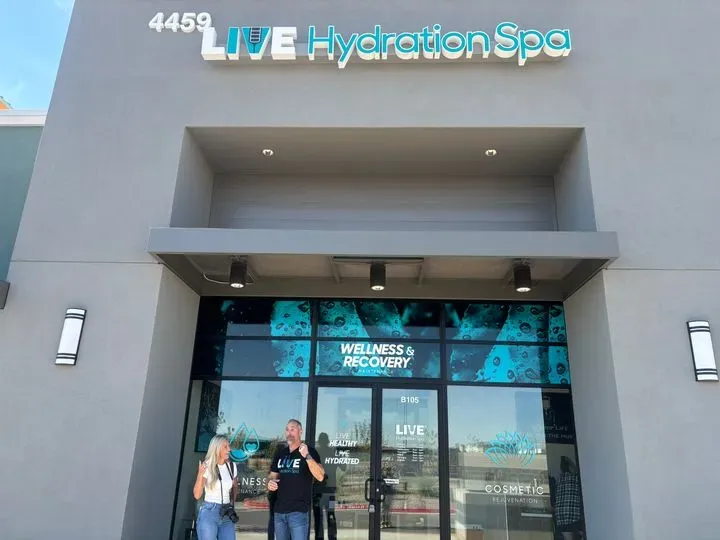 https://cdn.salonspotlight.com/photos/X7hdVWTYE9DOhVaDrmYq/82ec3fd7-3cf9-4b03-8bed-405155b7d2f0_720x720