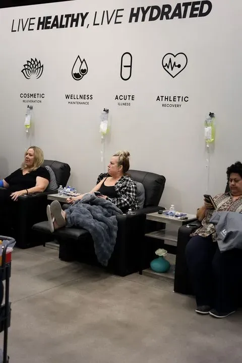 https://cdn.salonspotlight.com/photos/X7hdVWTYE9DOhVaDrmYq/d3714334-20a0-49ab-8b6c-d83b1895f480_720x720