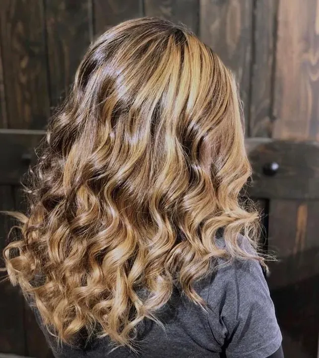 https://cdn.salonspotlight.com/photos/X9kxMXMZI7myDDHQf8vZ/ebffde5a-71aa-4d06-b516-dd911c9cd60c_720x720