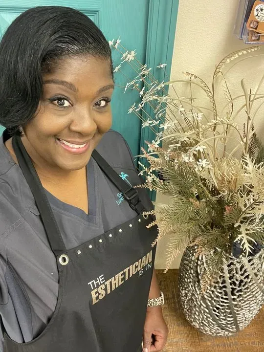 https://cdn.salonspotlight.com/photos/X9ymZ2630jBQ1LtzBSsj/38cf4575-3700-4890-849a-acfa6e98ffab_720x720