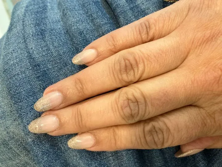 https://cdn.salonspotlight.com/photos/XAvGZM5r4YIrFe6cO8tS/628e6b95-aa1e-4d13-b012-a53f11c8adce_720x720