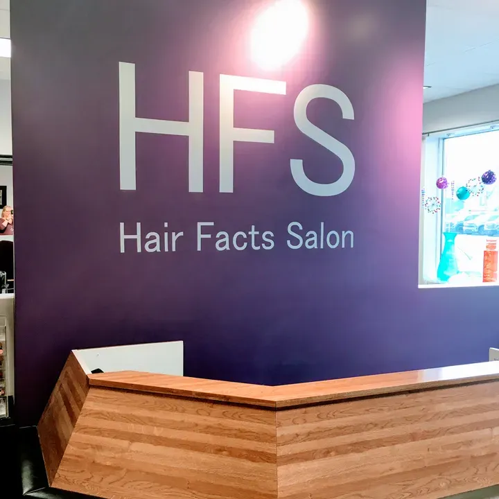 https://cdn.salonspotlight.com/photos/XBjjRw0E74z9jy2udnXU/c788e6b3-4dd1-4648-930e-d26d1d058e4f_720x720