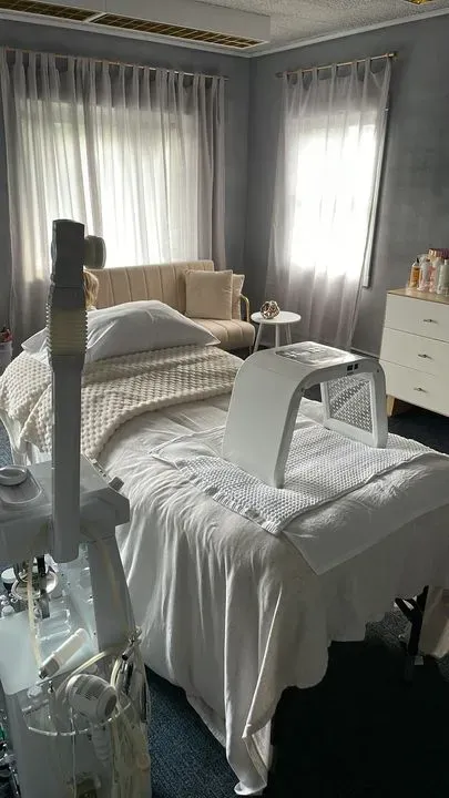 https://cdn.salonspotlight.com/photos/XBxs3sy59ATdM84IIZwO/0ee9c38f-86fe-4666-921e-fea7b221b7af_720x720