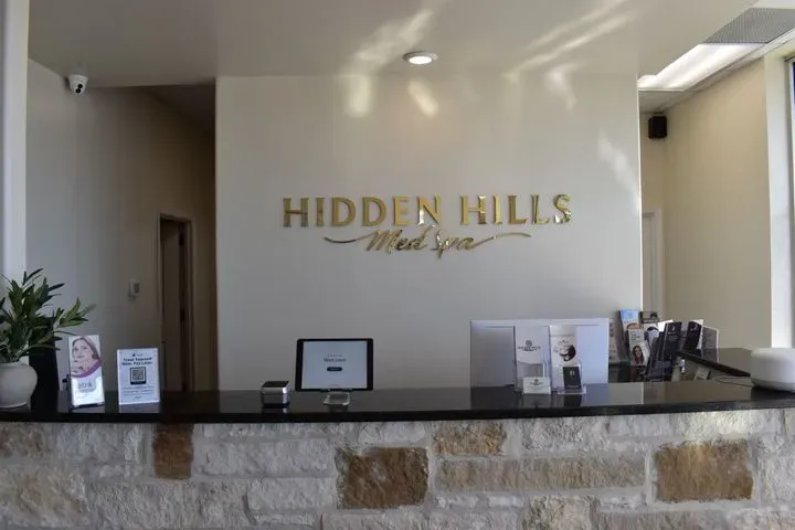 https://cdn.salonspotlight.com/photos/XBzfMoviNai7WI7cxtjd/12e1d05e-adbb-4639-808a-6bc6853de4c5_720x720