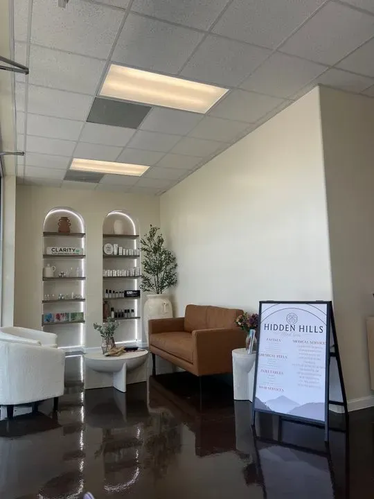 https://cdn.salonspotlight.com/photos/XBzfMoviNai7WI7cxtjd/6d153fb7-d8f7-43d0-b3cf-42a1979276ce_720x720