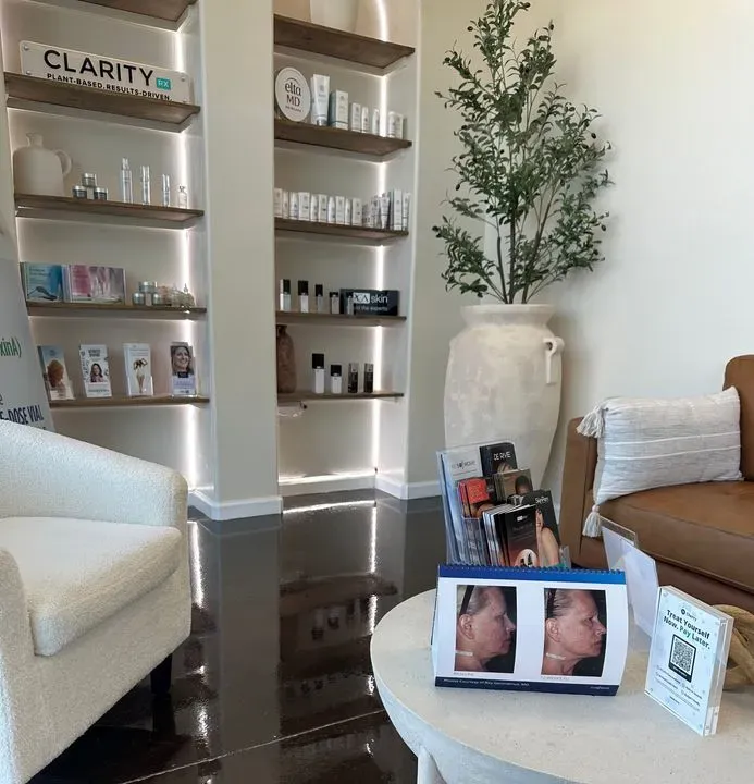https://cdn.salonspotlight.com/photos/XBzfMoviNai7WI7cxtjd/b5c1c93b-2947-4611-8e7e-1d235361fb72_720x720