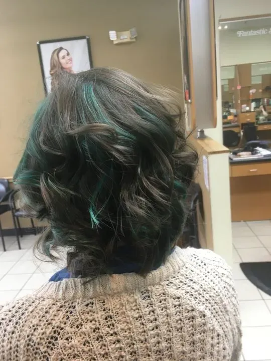 https://cdn.salonspotlight.com/photos/XC8BdFZddApDeWeQvIAb/1e863fba-99b2-4260-a29e-ea17991ce5ea_720x720