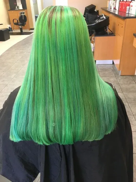 https://cdn.salonspotlight.com/photos/XC8BdFZddApDeWeQvIAb/2b3031d3-1e0d-4351-86bf-a30edbba65f2_720x720